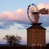 Větrný mlýn v Ruprechtově - poslední sluneční paprsky