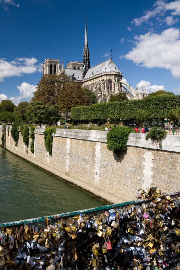 Notre-Dame a Arcibiskupsk� most