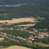 Nemojany, v pozadí Olšany