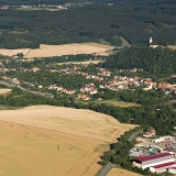 Nemojany, vpravo Luleč a v pozadí Olšany