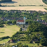 Kostel sv. Martina, v popředí Kopaniny, v pozadí Nemojany